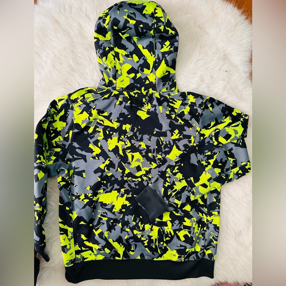 Nike Therma Fit Hoodie Pullover Black Yellow Neon Camo Abstract Boys Size XL - Picture 3 of 4